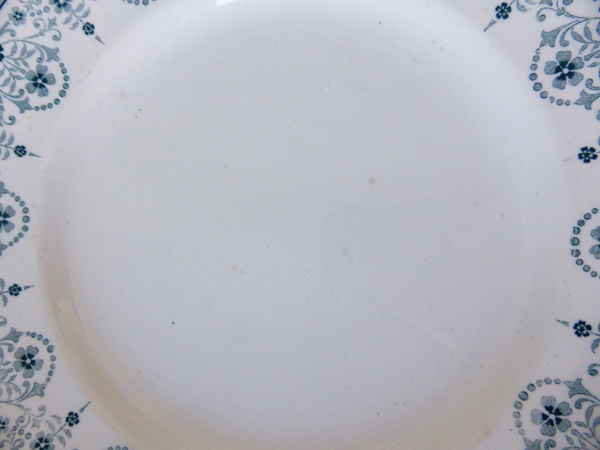 Dish on a pedestal compotier from the Moulin des Loups factory and Hamage model Marceau