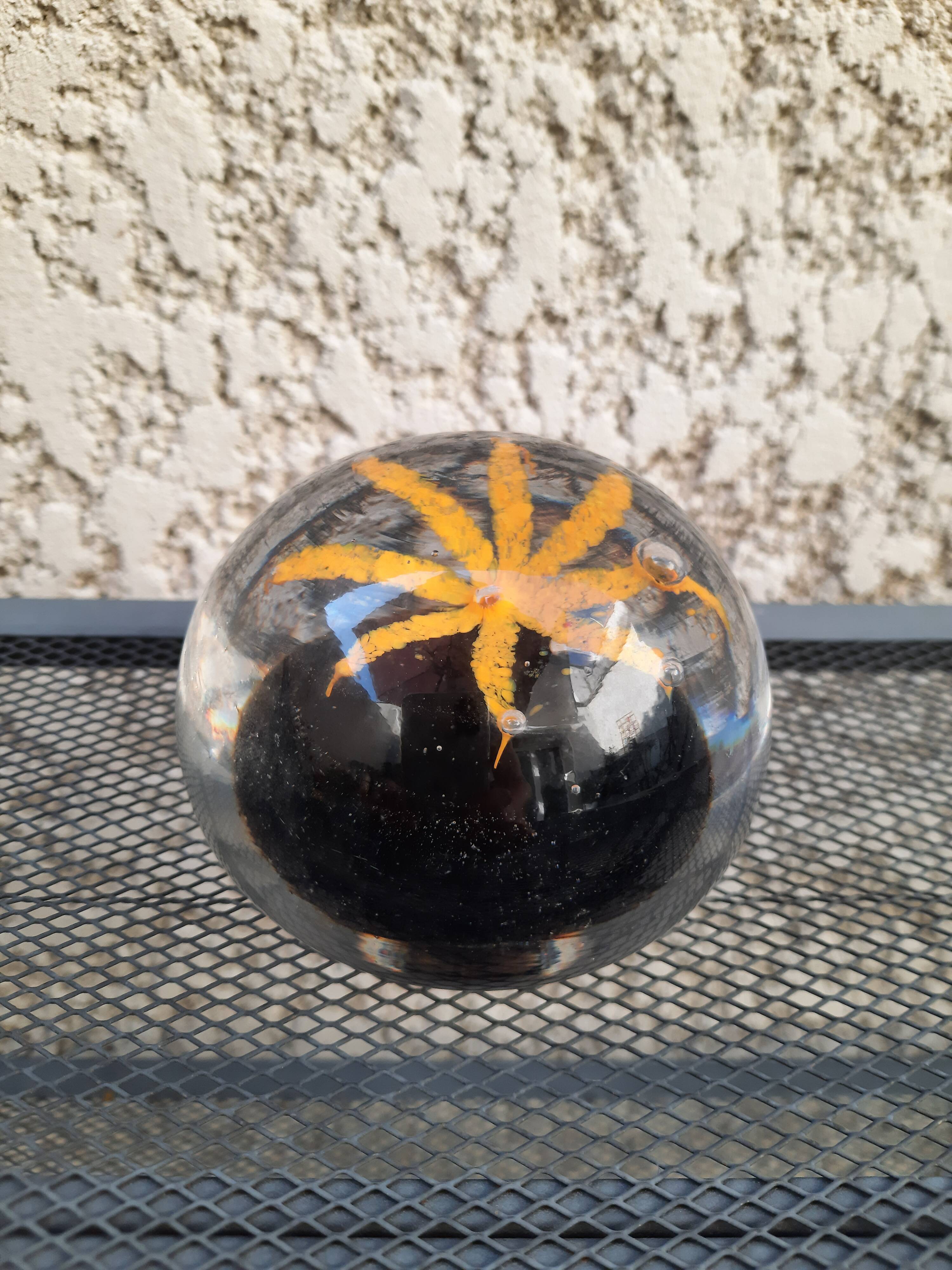 Sulfide-paper press made of glass, black & yellow, star décor.