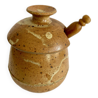 Terracotta pot, wooden spoon