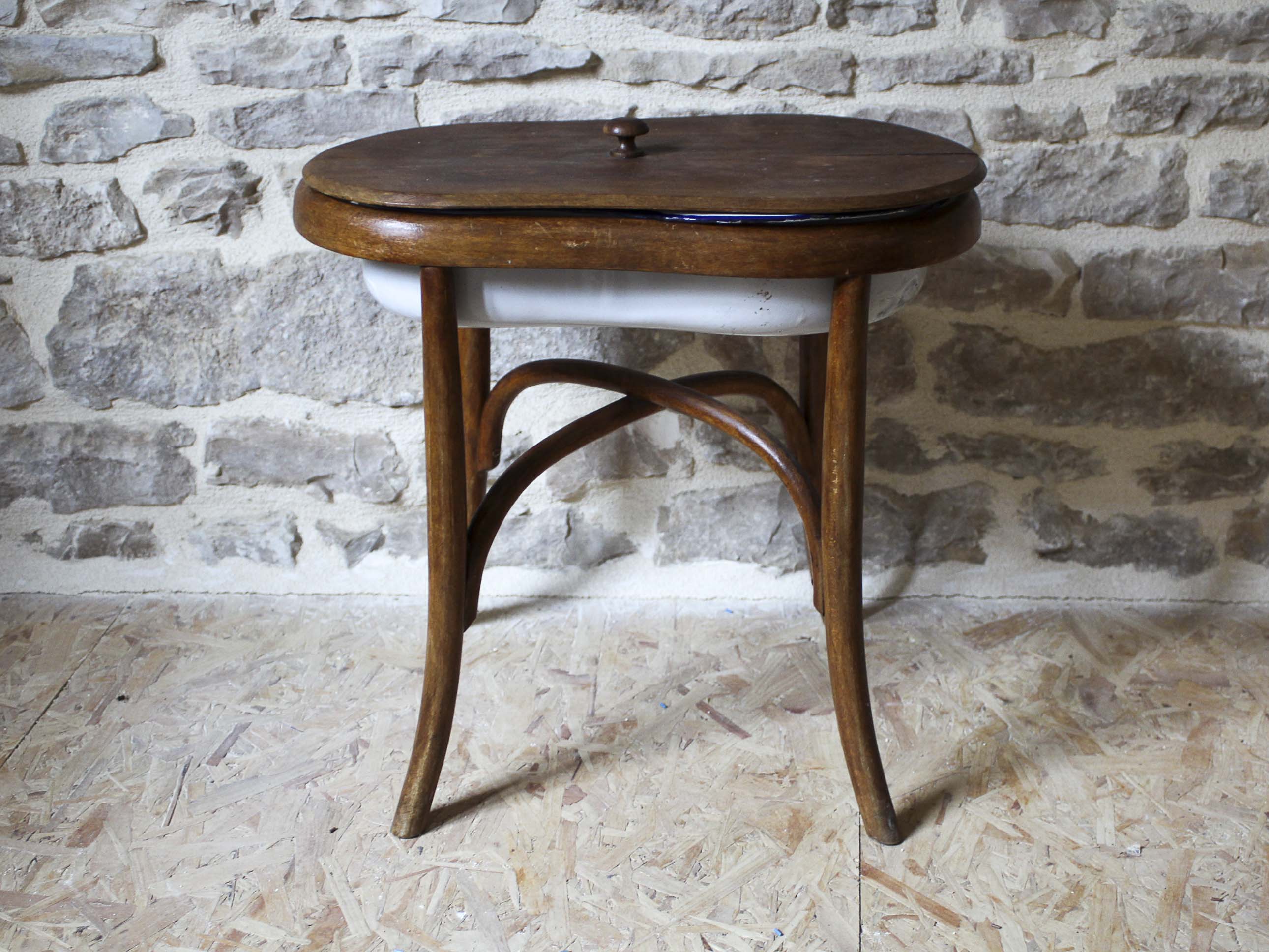 Bidet en bois courbé et métal émaillé