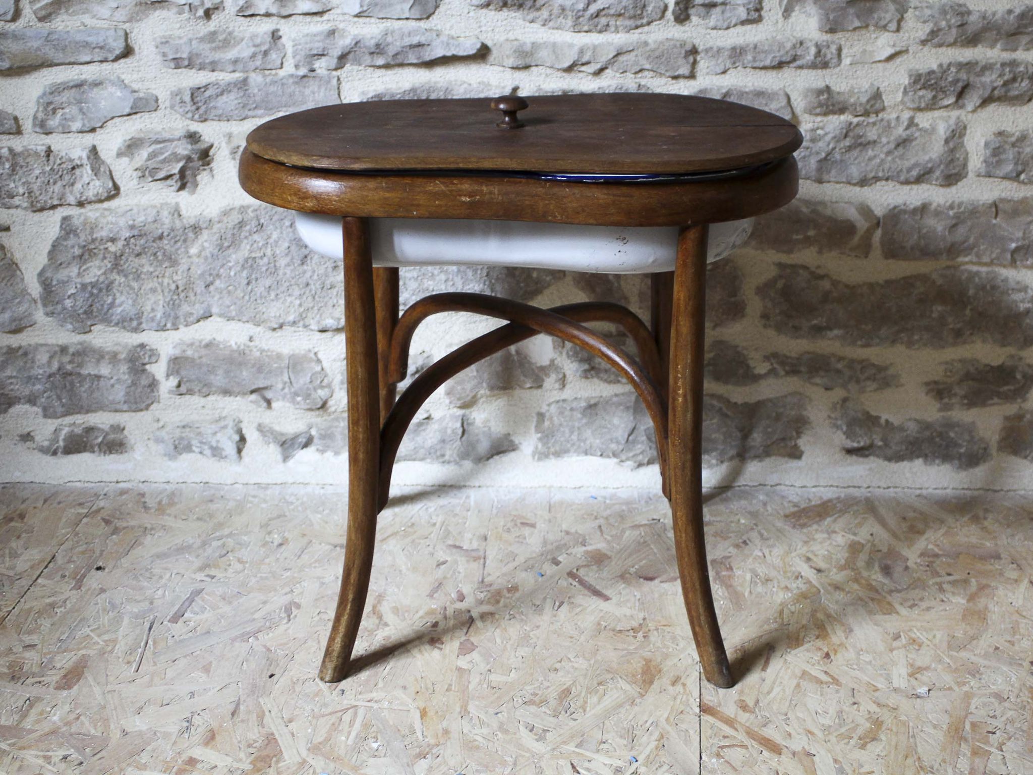 Bidet en bois courbé et métal émaillé