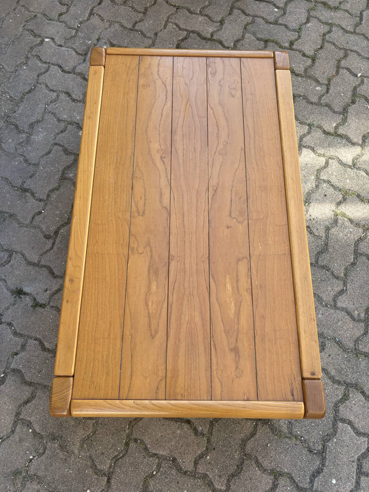 Table basse orme massif Maison Regain, 1960