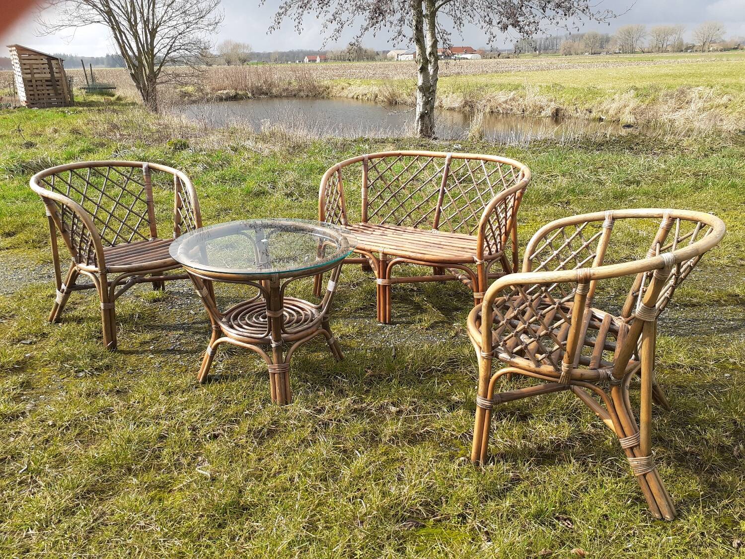 Rattan lounge