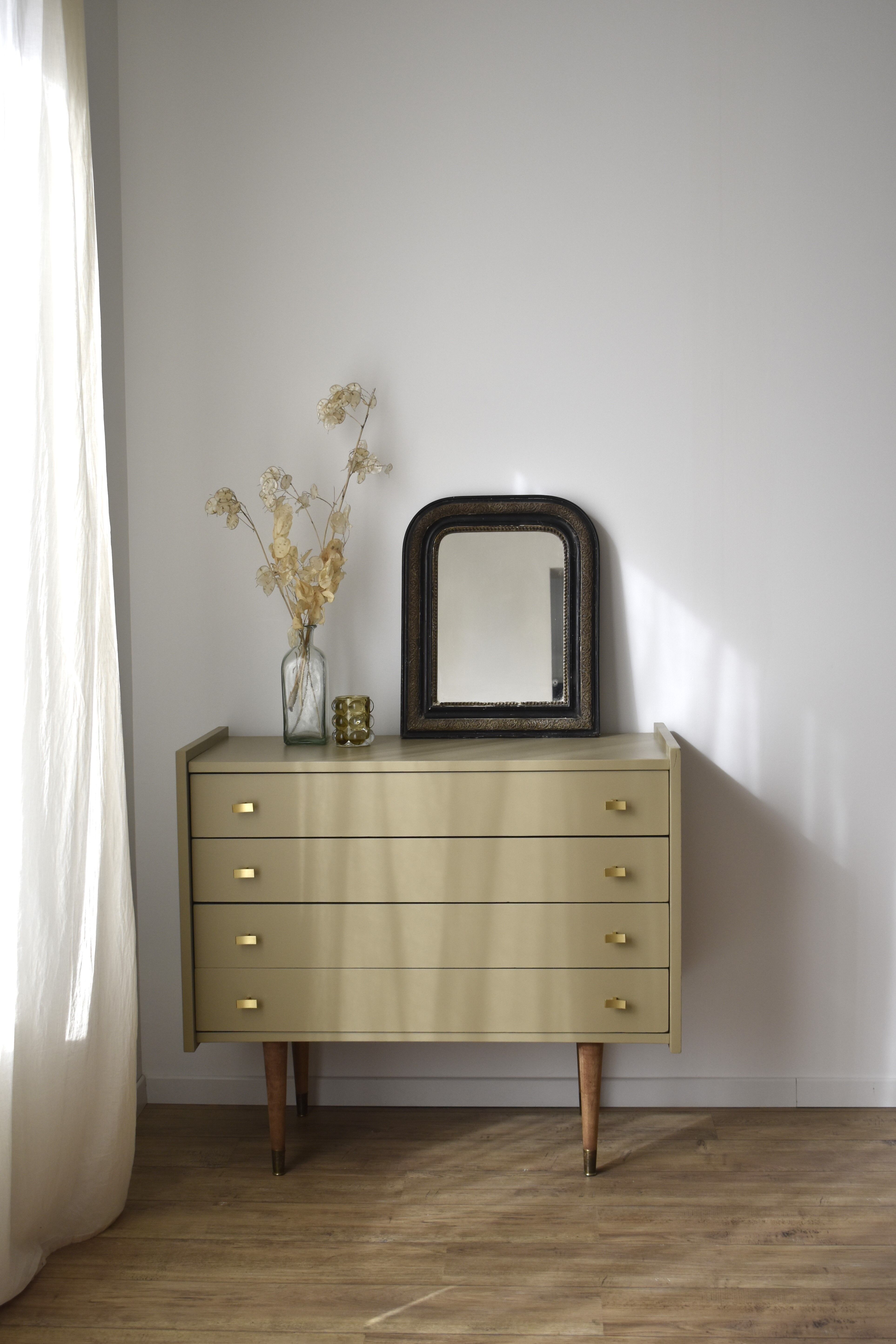 Vintage chest of drawers spindle feet