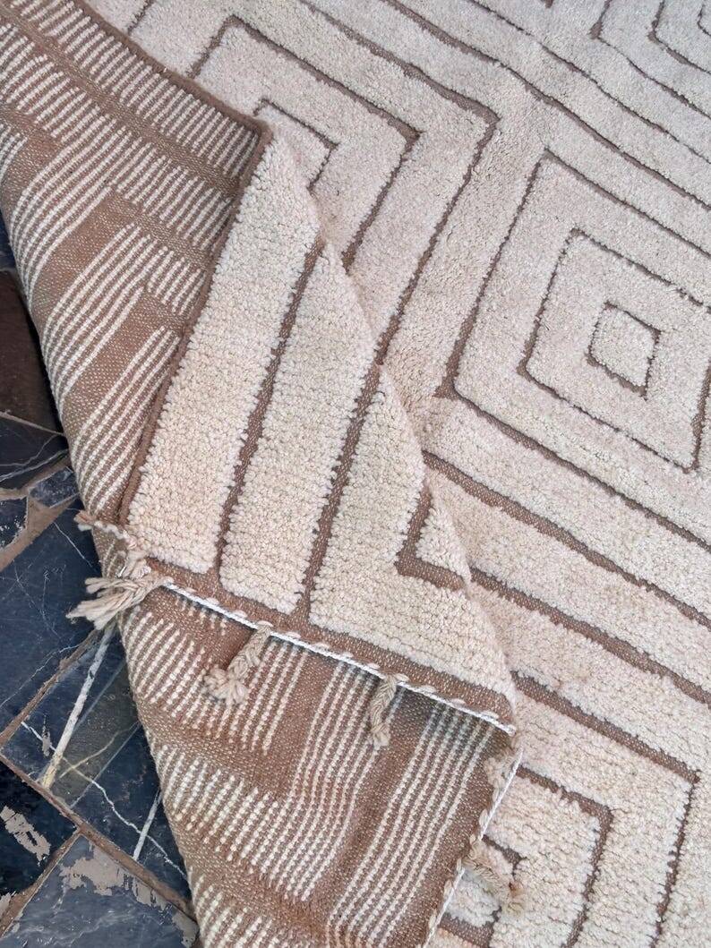 Handmade Moroccan rug, authentic Berber rug, 150/250 cm.