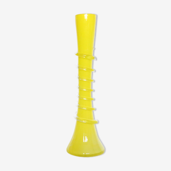 Vase en opaline jaune, vintage