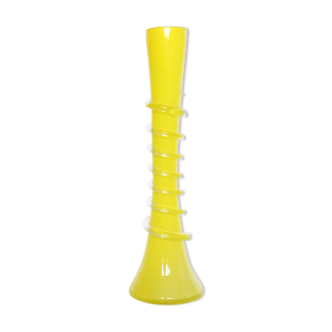 Vase en opaline jaune, vintage