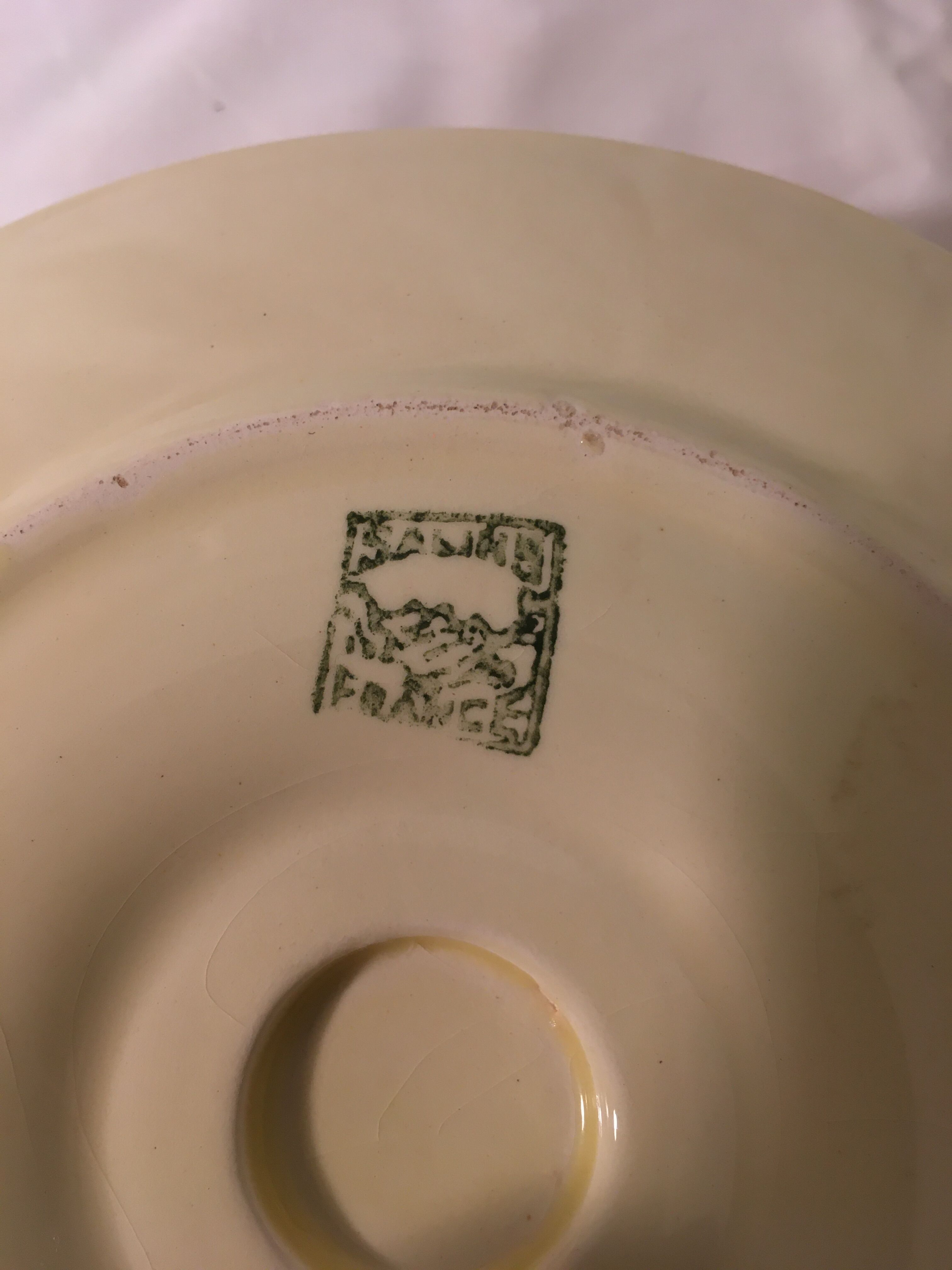 Saucience in earthenware of yellow salins retro chick