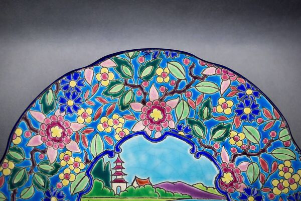 Assiette décorative en émaux de Longwy – décor japonisant