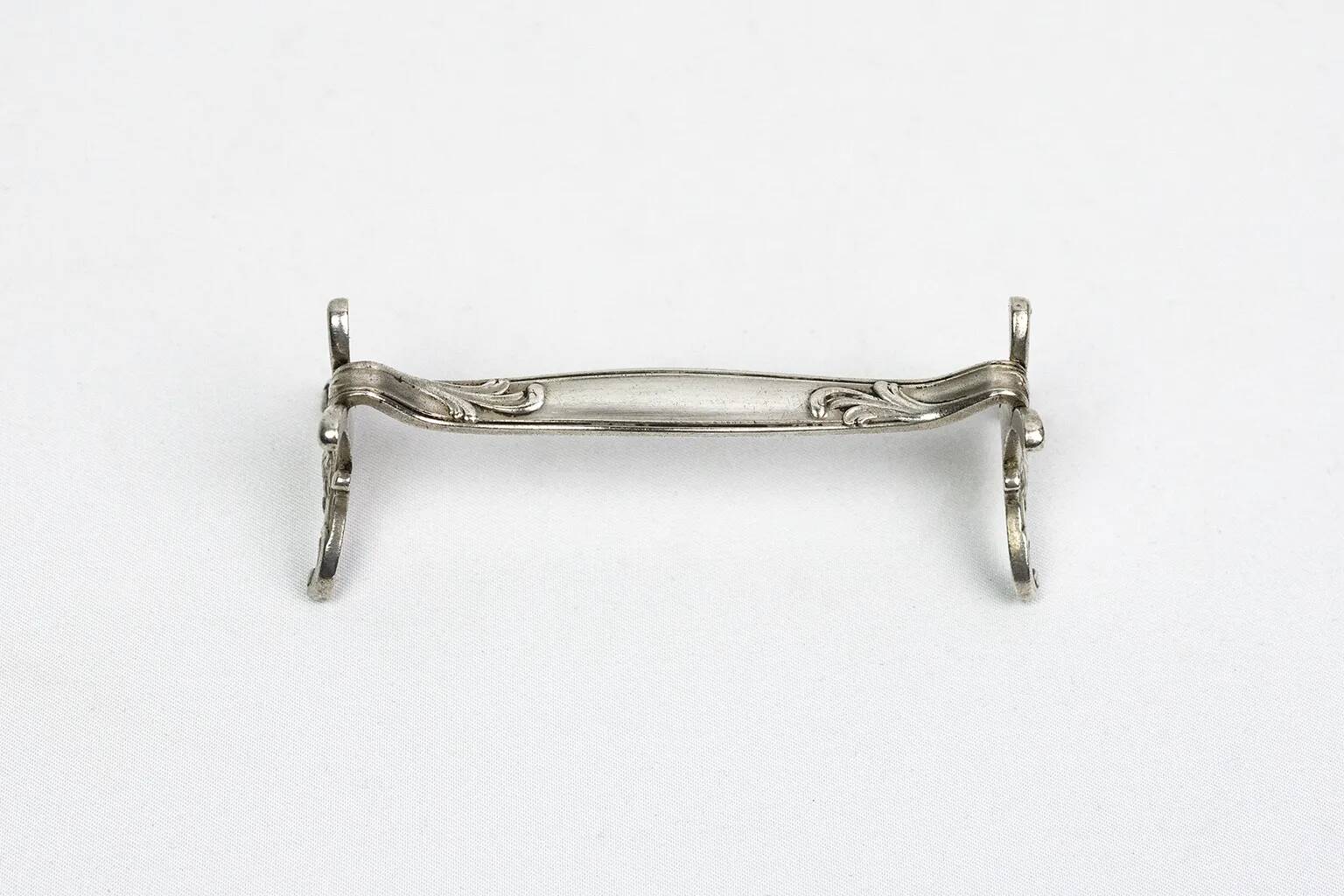Christofle – Set of 10 Art Nouveau knife rests with chrysanthemum decoration