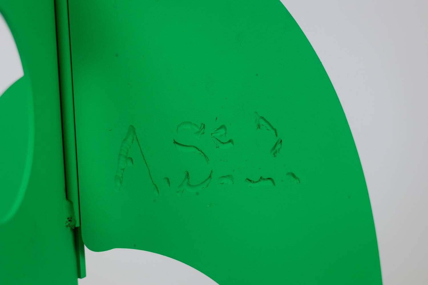 Antonine de Saint Pierre. Green sculpture “The Kiss”. Contemporary.