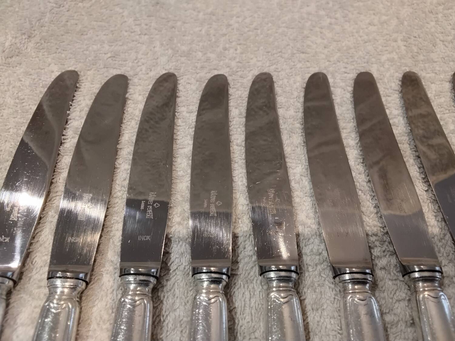 11 silver-plated metal lunch knives by Ravinet Coquille, 18cm