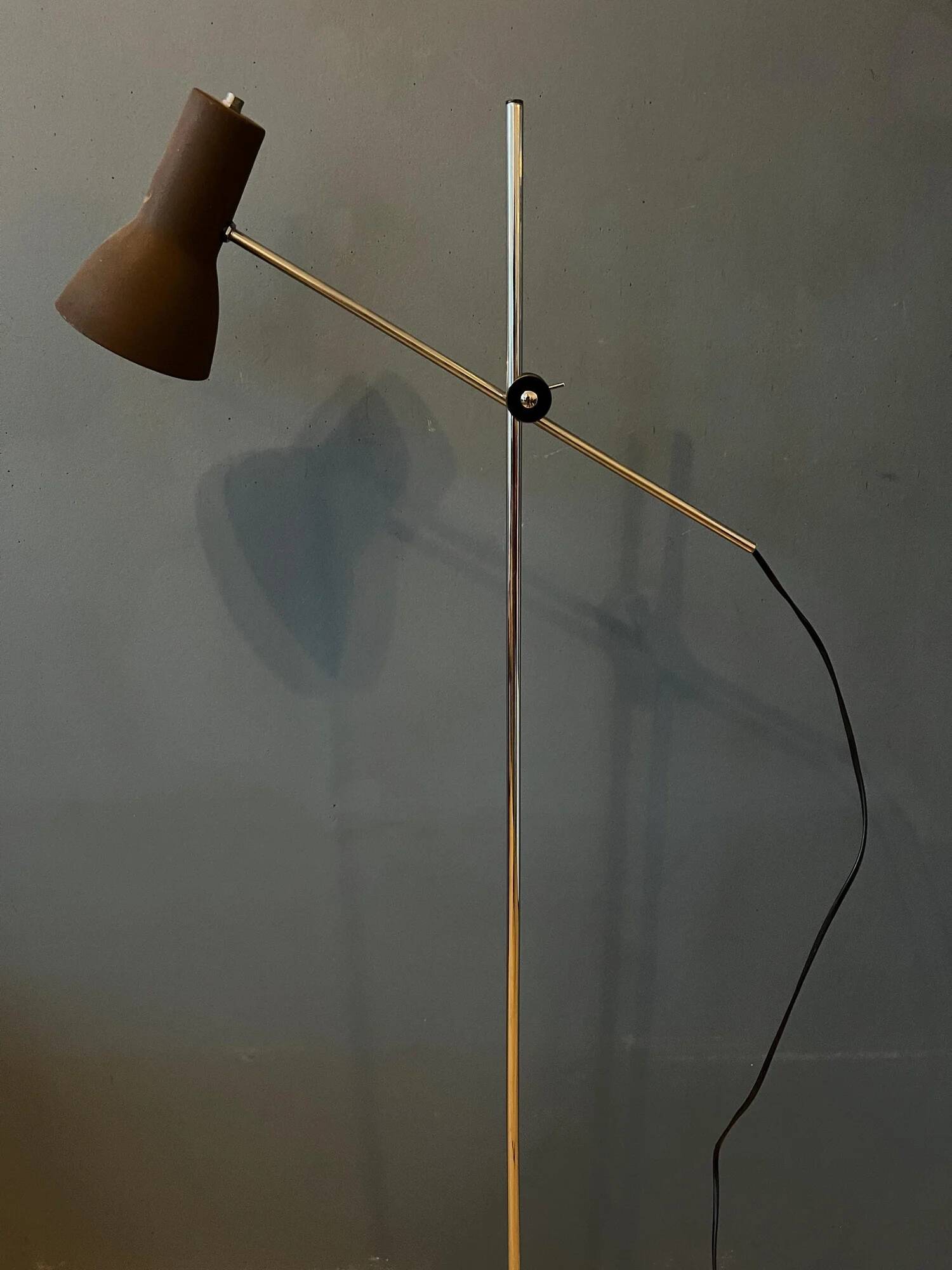 Lampadaire marron réglable du milieu du siècle