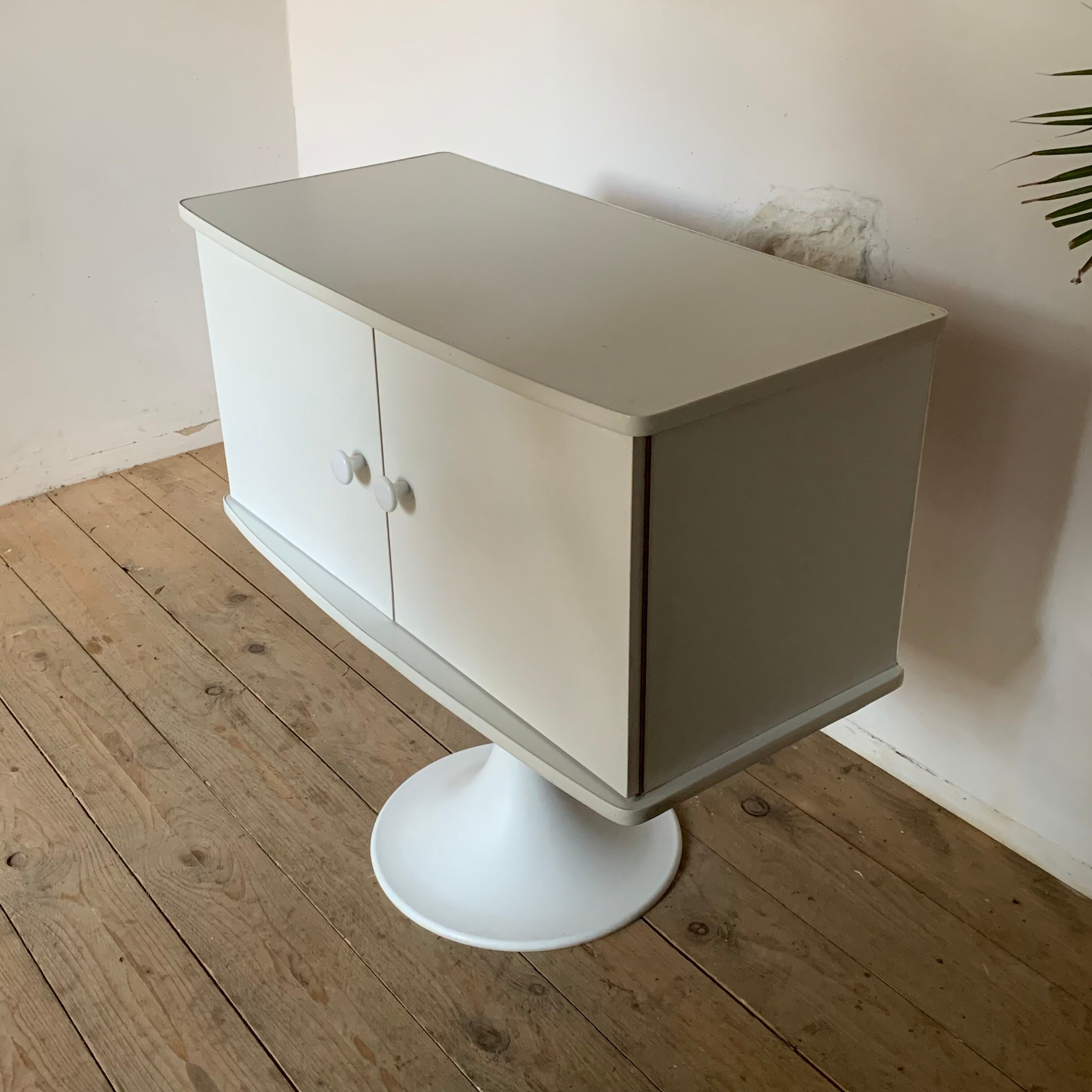 Vintage tulip foot buffet