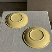 Lot de 2 grandes assiettes jaunes sans marque D25,5