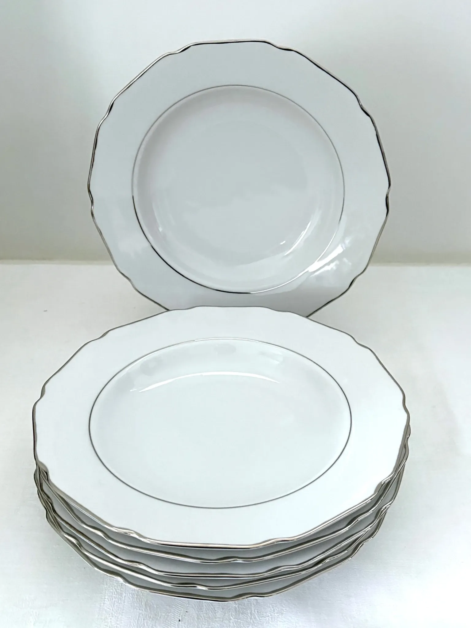 6 assiettes creuses en porcelaine blanche