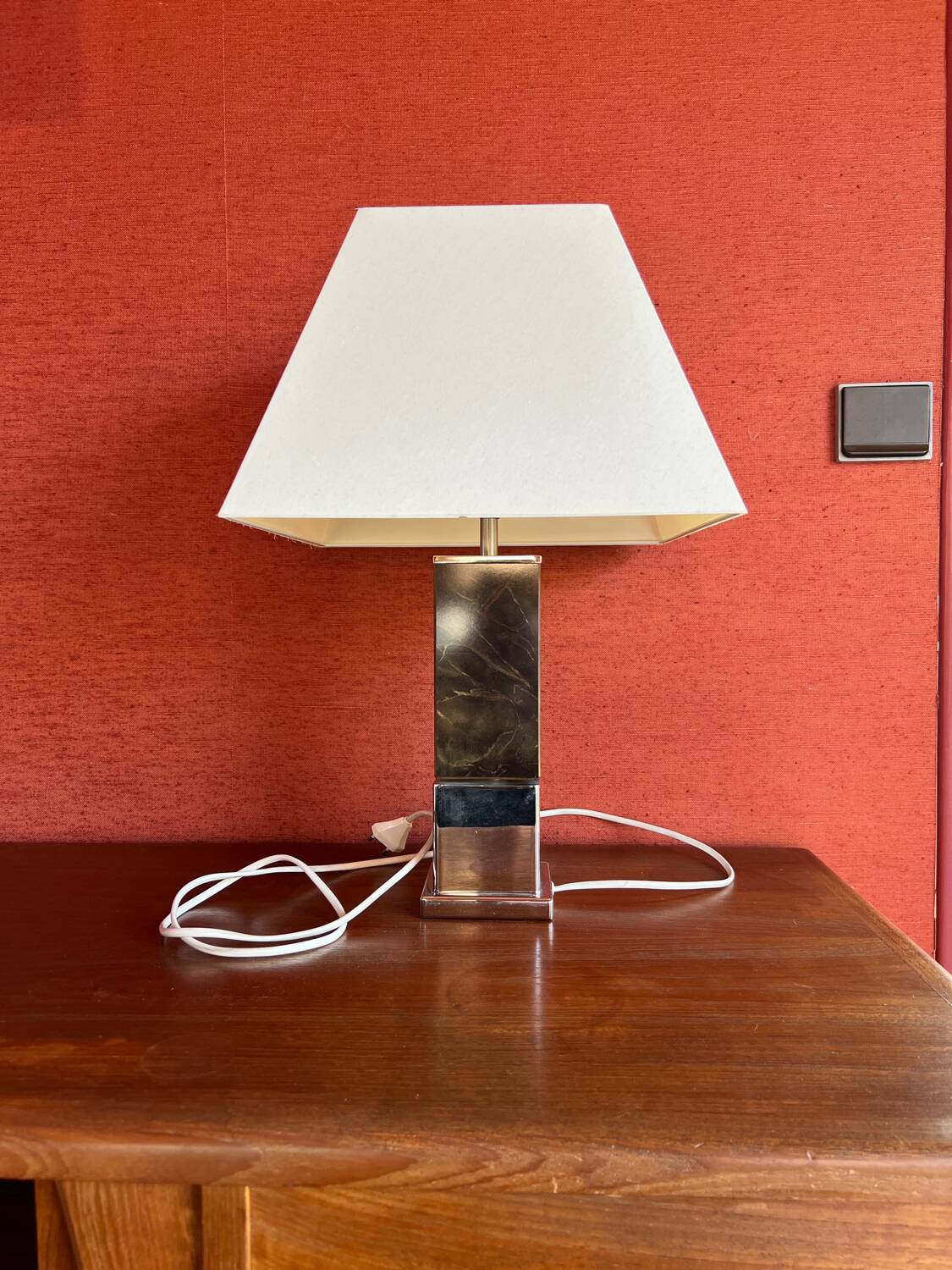 Vintage table lamp – marble and chrome metal base