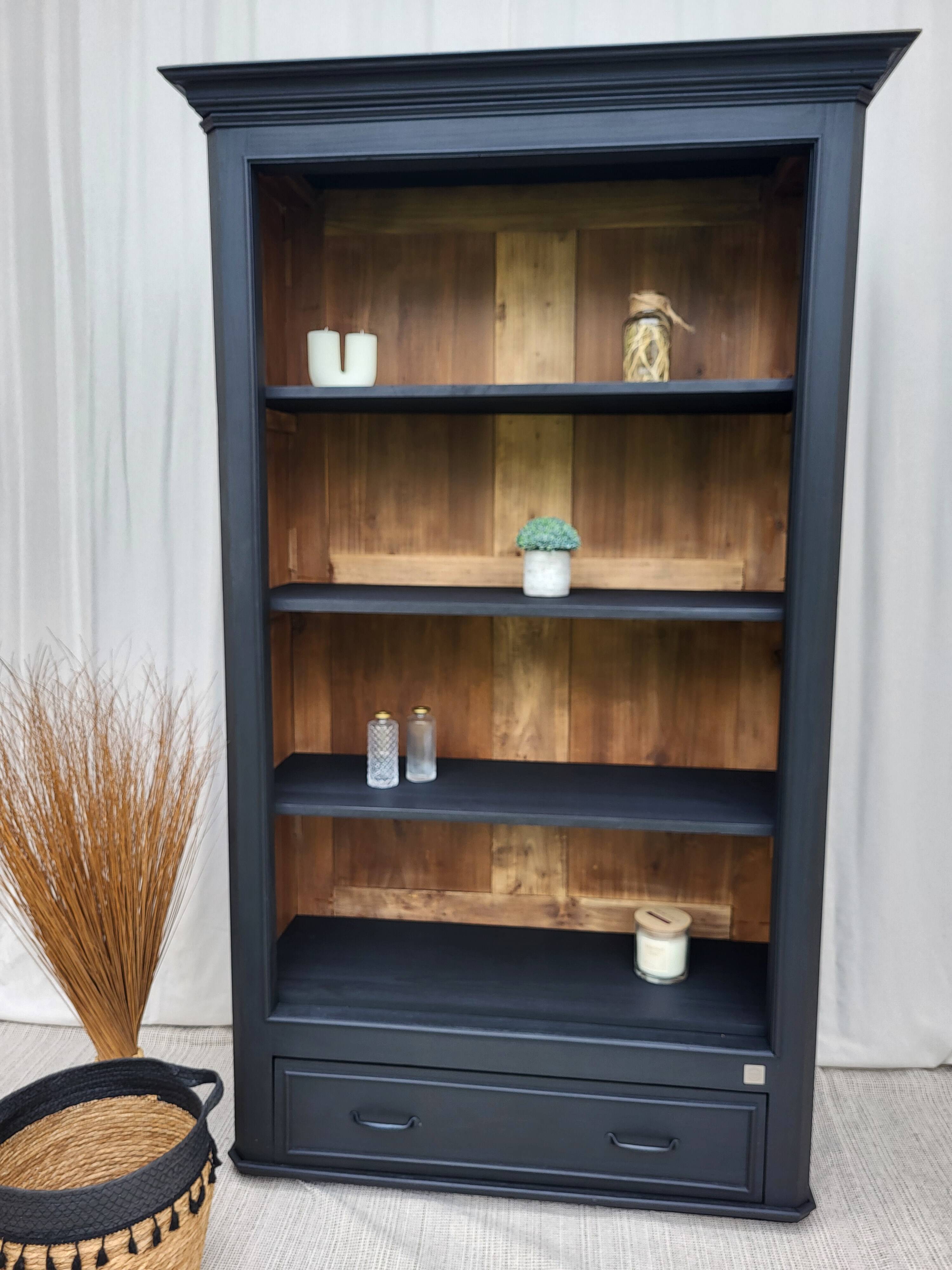 Bookcase / Shelf