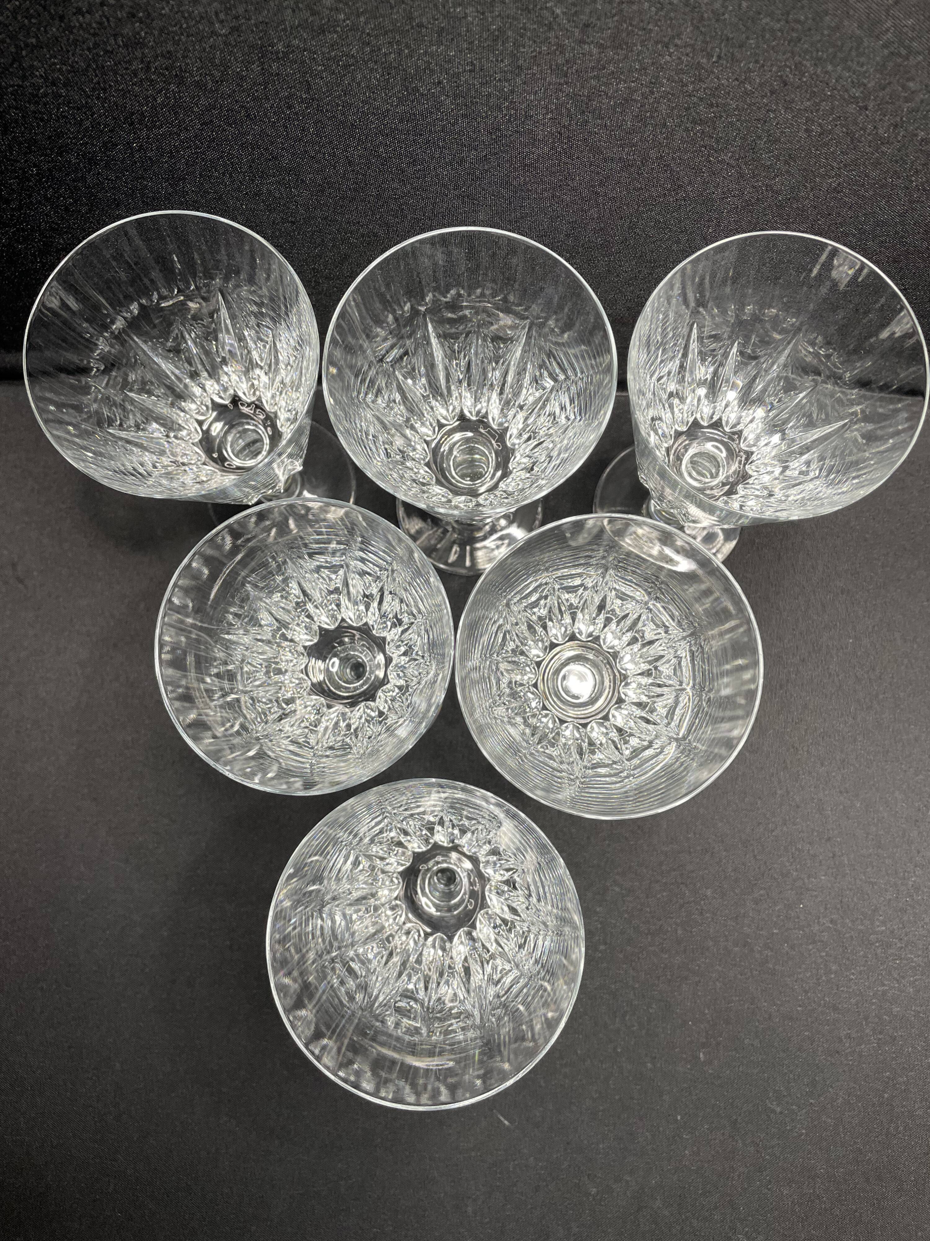 6 glasses on foot with water or wine