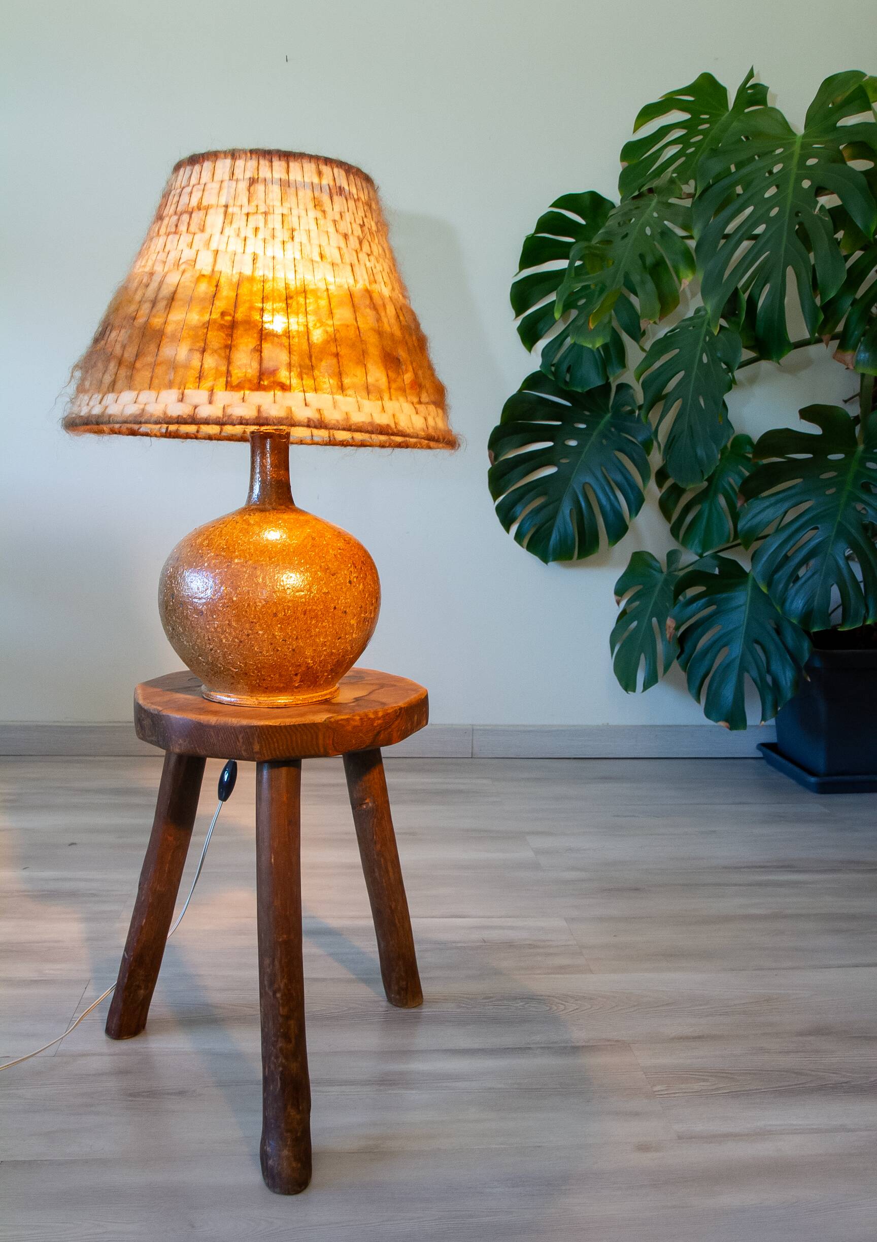 Lampe grés et laine brut, signée Alain Blanchard, 1970