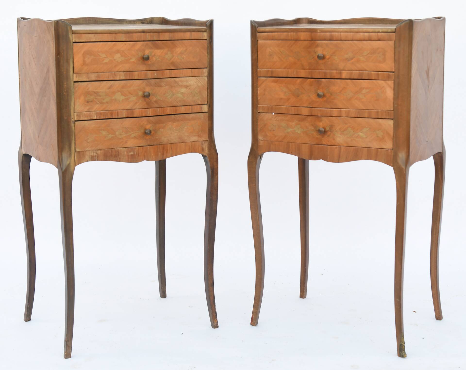 Paire de chevets en marqueterie de bois de rose