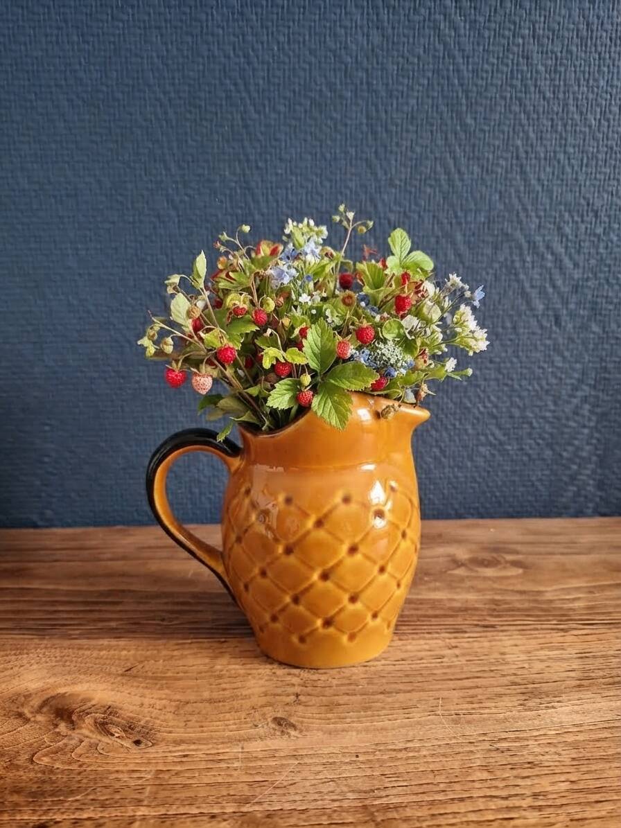 Ceramic jug with pineapple pattern from the 1960s.