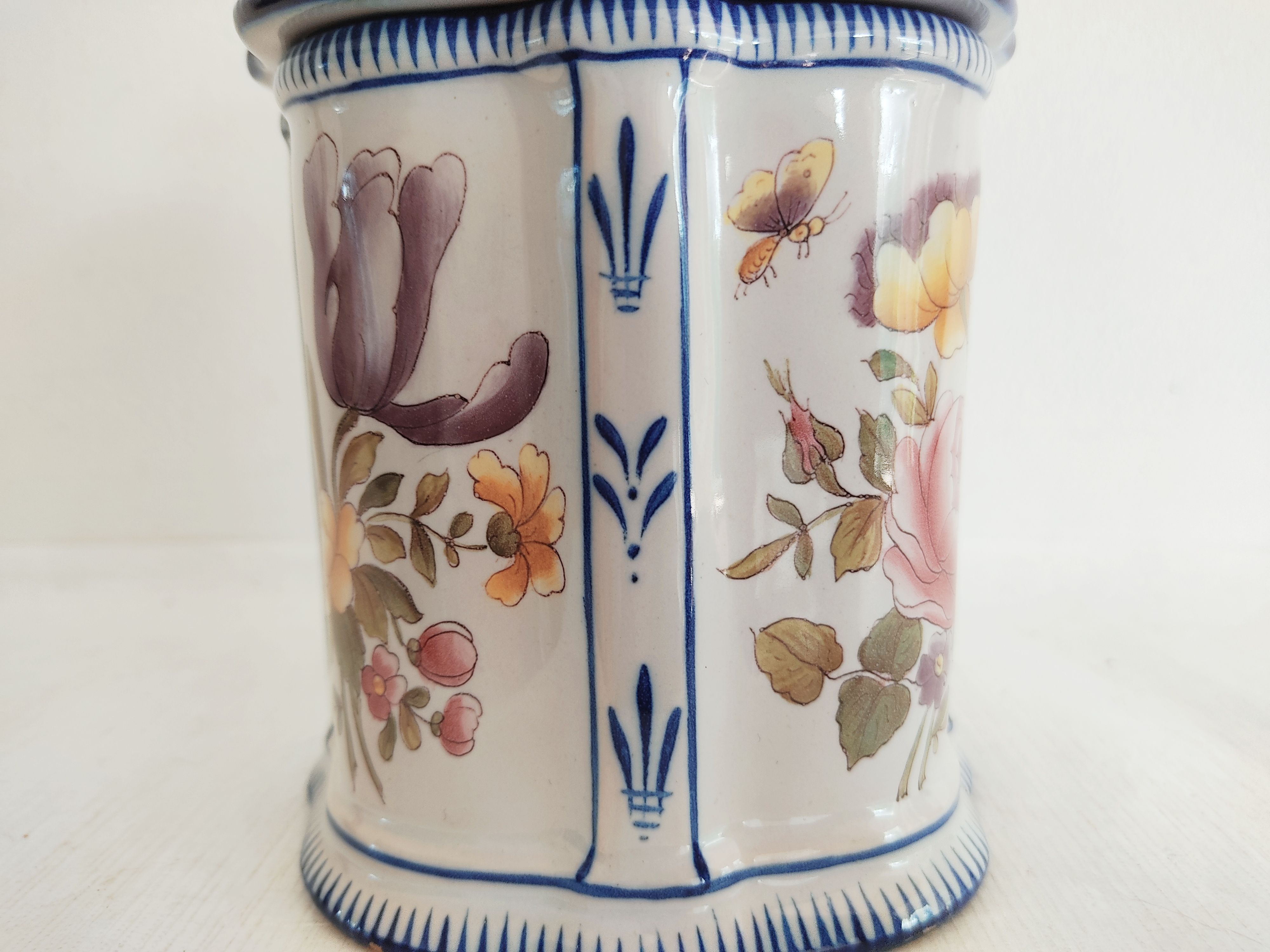Earthenware box decoration of flowers Faience factory of Charolles