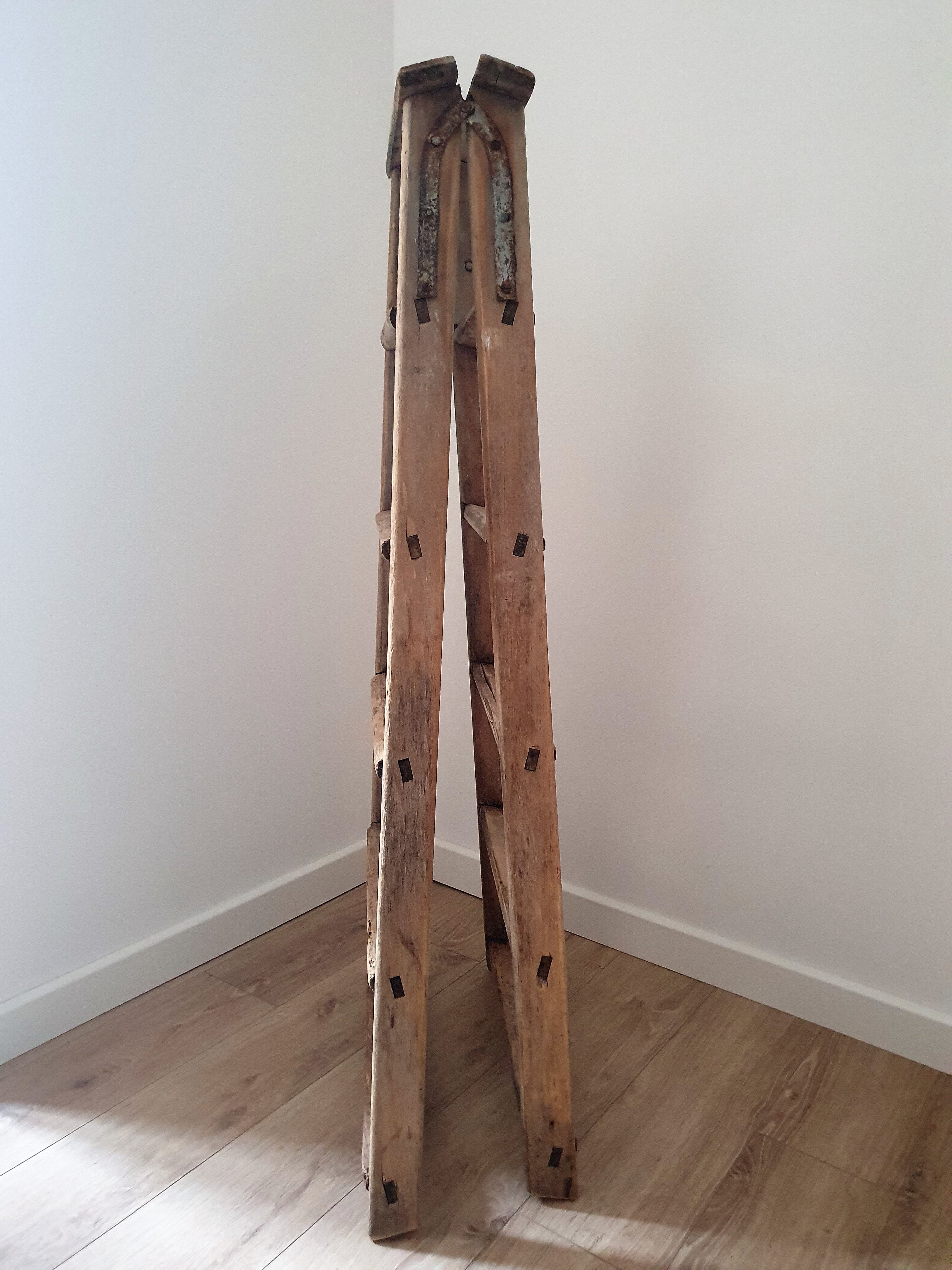 Wooden painter stepladder