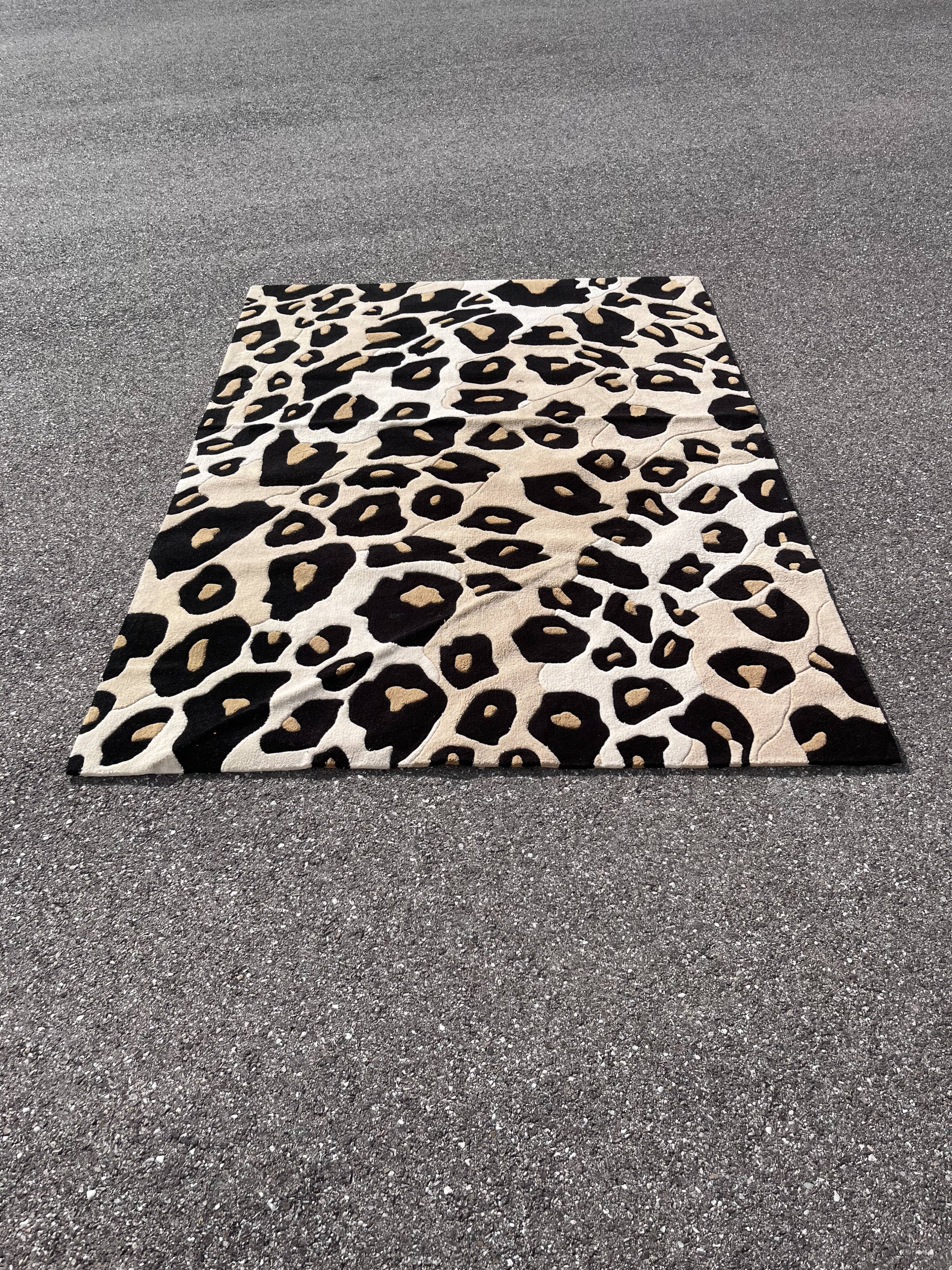 Vintage leopard carpet, 170x240 cm