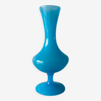 Vase ancien en opaline bleue