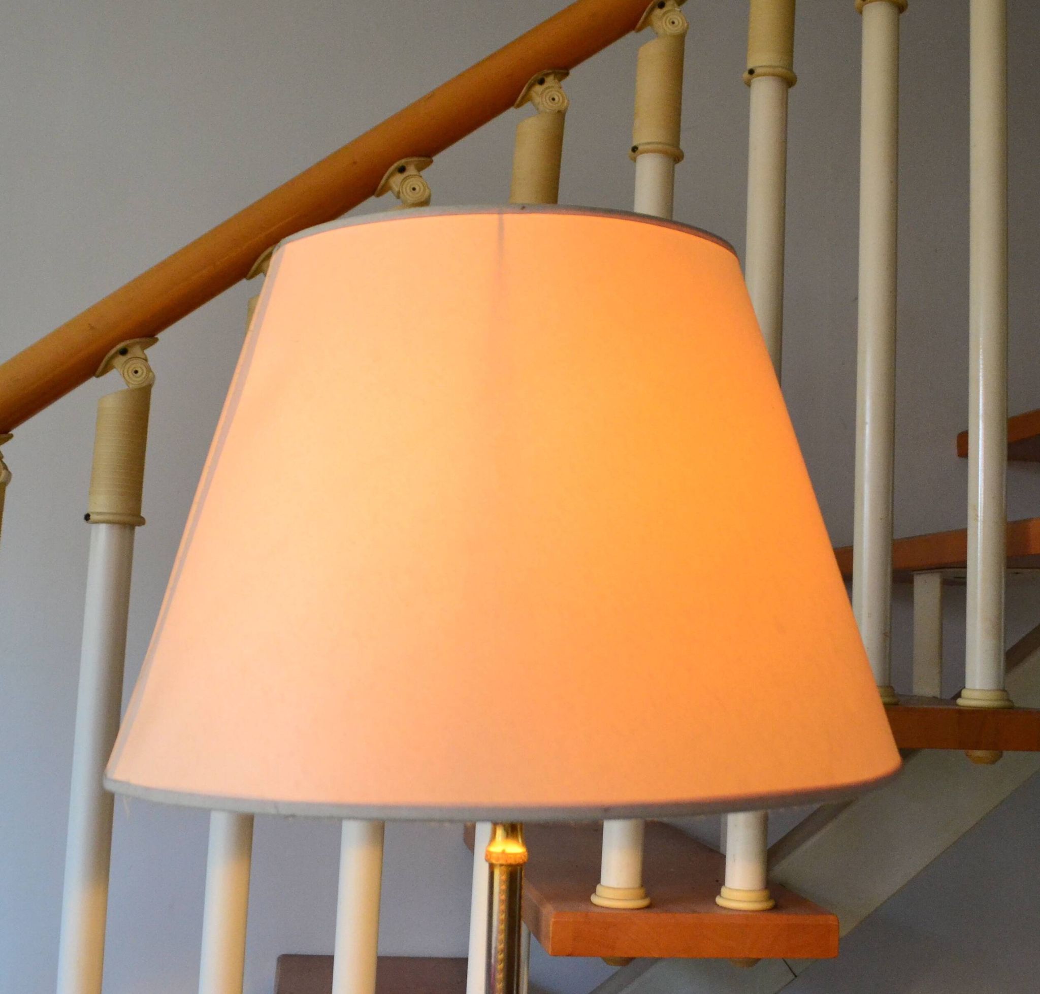 Vintage extendable tripod floor lamp in gold brass.