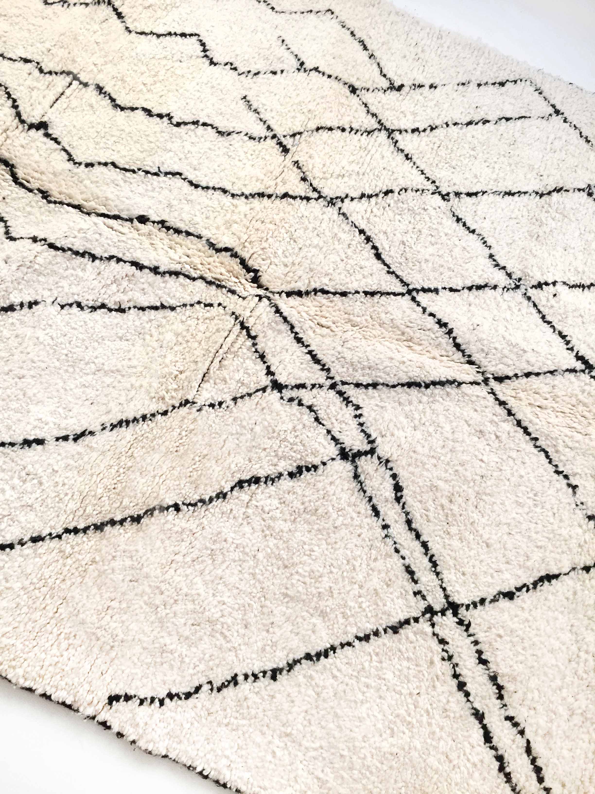 Berber rug Beni Ouarain with black graphic patterns 301x193cm