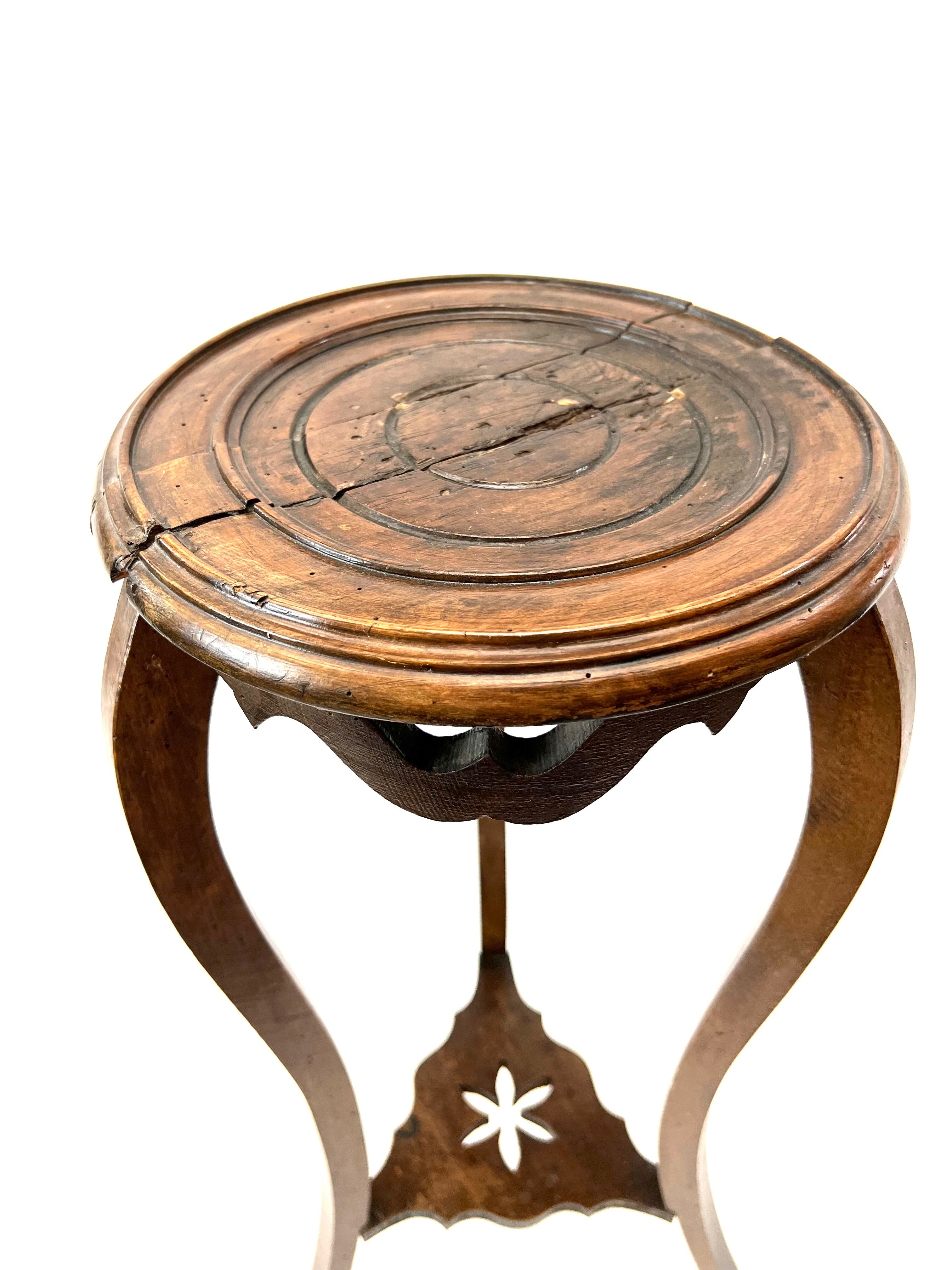 Tripod roundwood gueridon