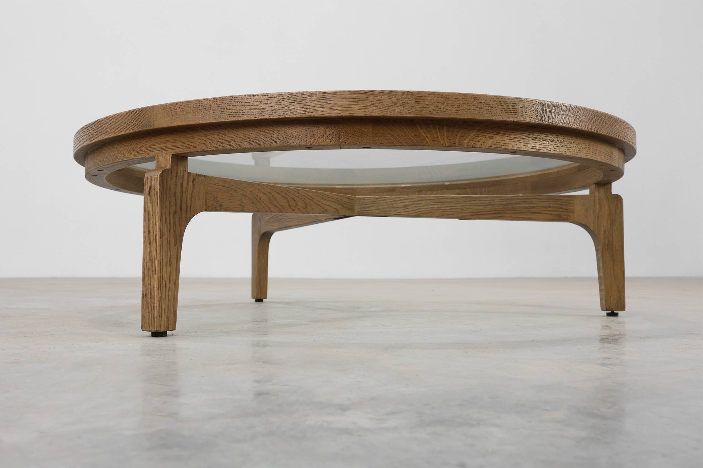 Table moderne en bois de cèdre et verre, Italie fin du 20e siècle