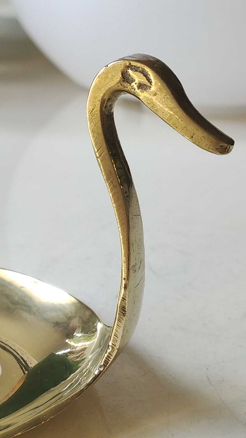 Pair of hand candle holders/Cellar rats shape swans, in polished brass. 1950s