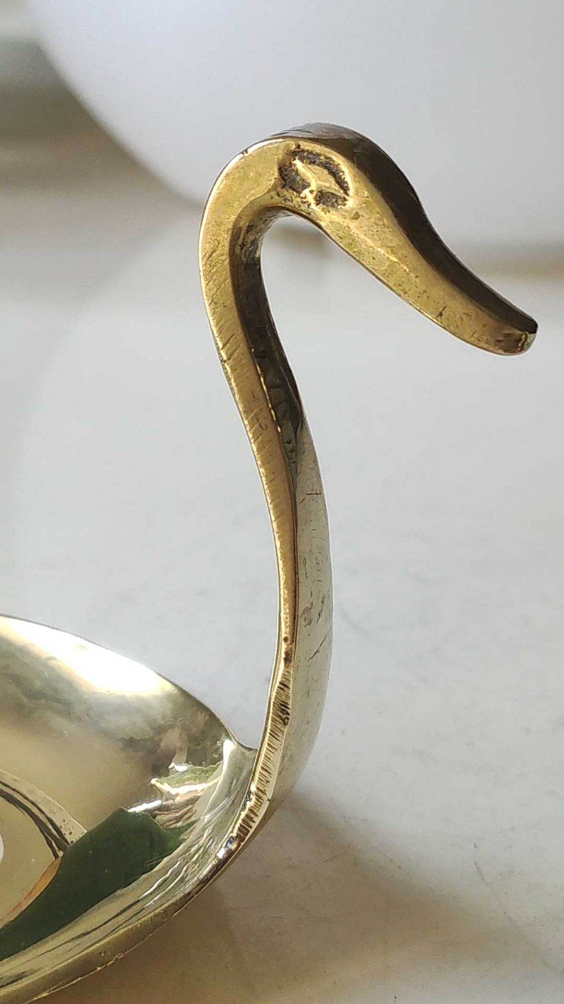 Pair of hand candle holders/Cellar rats shape swans, in polished brass. 1950s