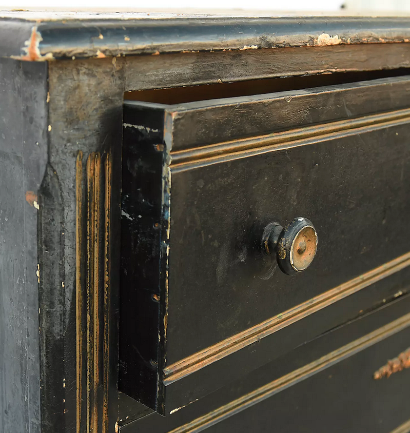 Chest of drawers in black lacquered wood