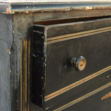Chest of drawers in black lacquered wood