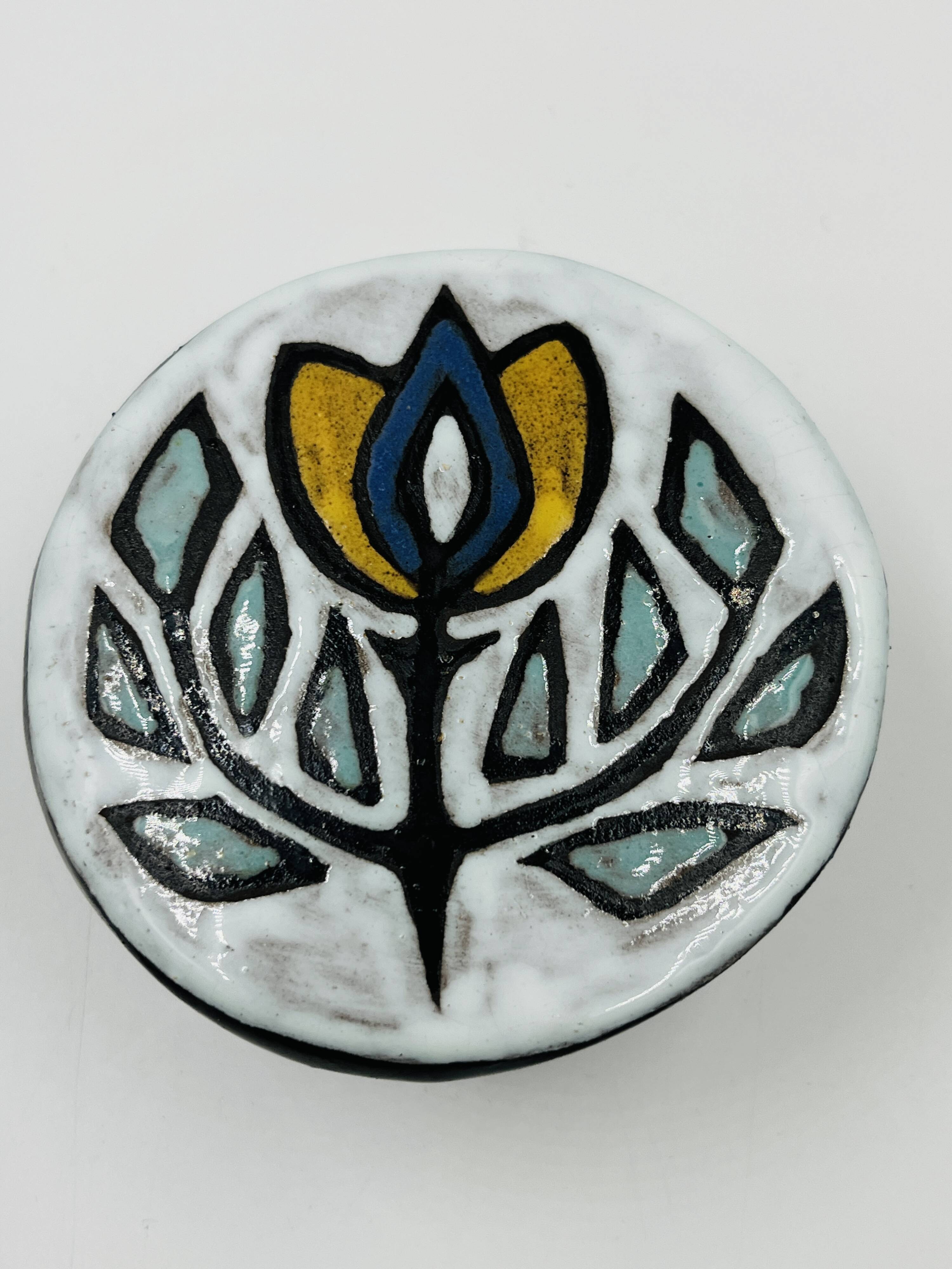 Ceramic box from Namur attributed to Yvette Manoy.