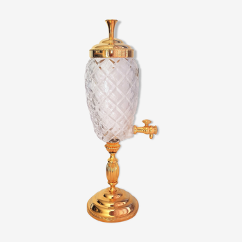 Jug fountain in crystal and gold metal