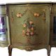An eventful Venetian-style line, green laqué wood decorated with flowers