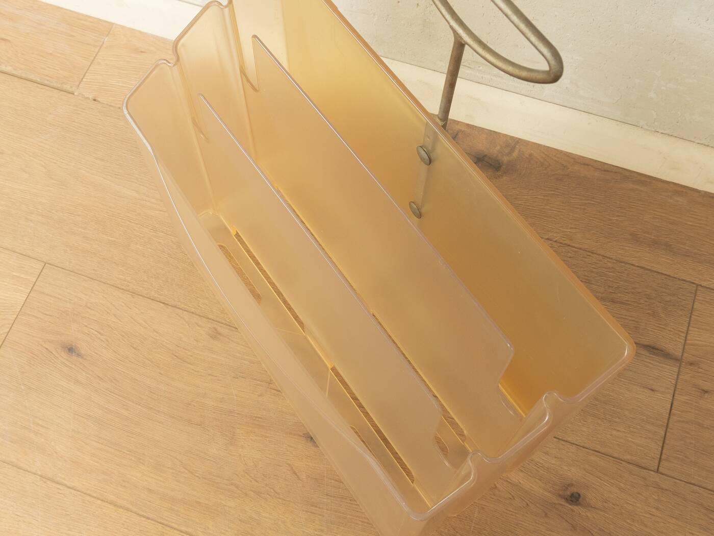 Porte-revues Magis par Andries et Hiroko van Onck, années 1990.
