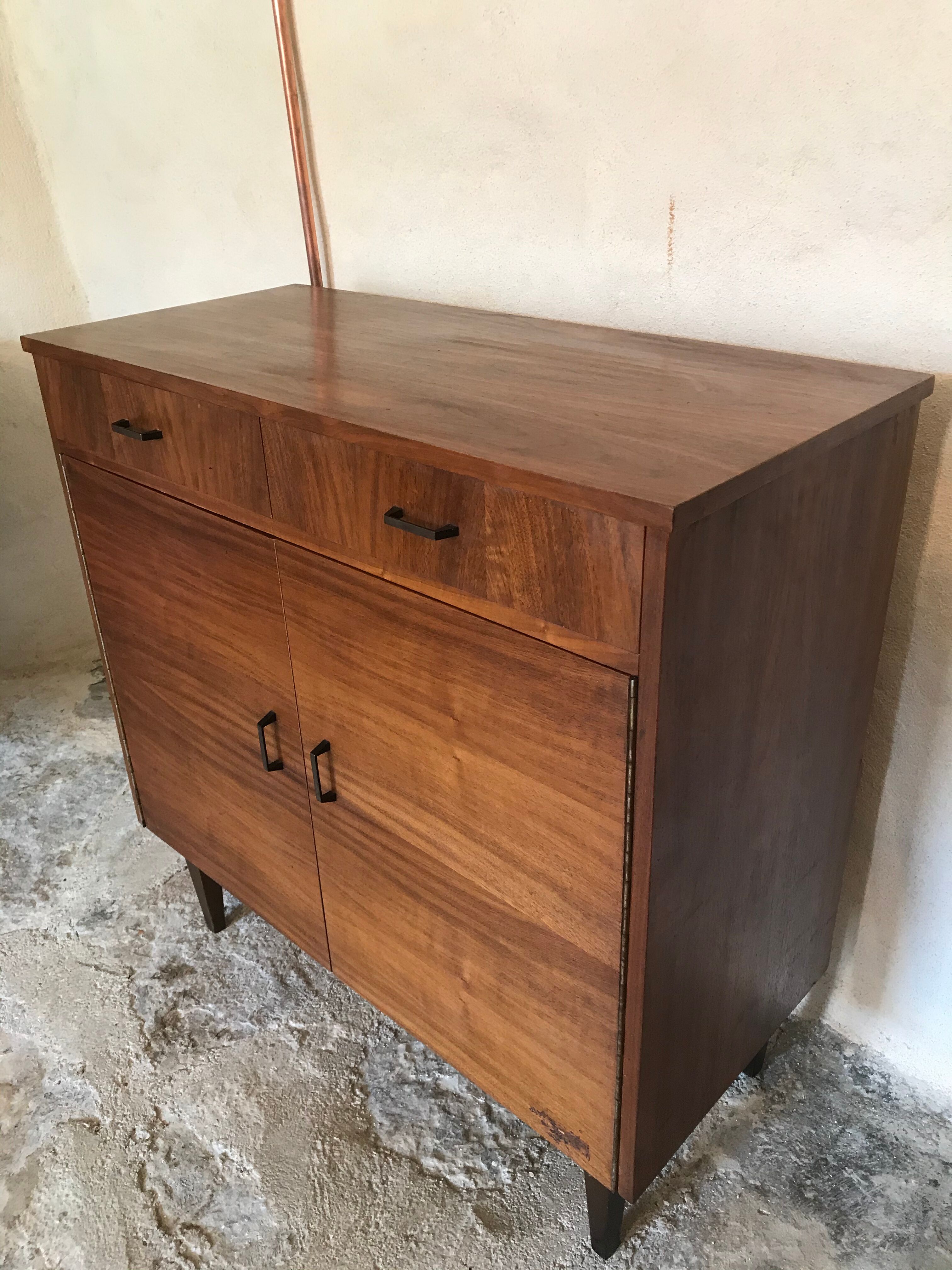 Two-door two-door vintage buffet two drawers