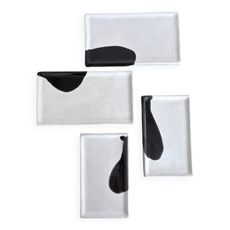 Lot of 4 rectangular glazed terracotta plates.