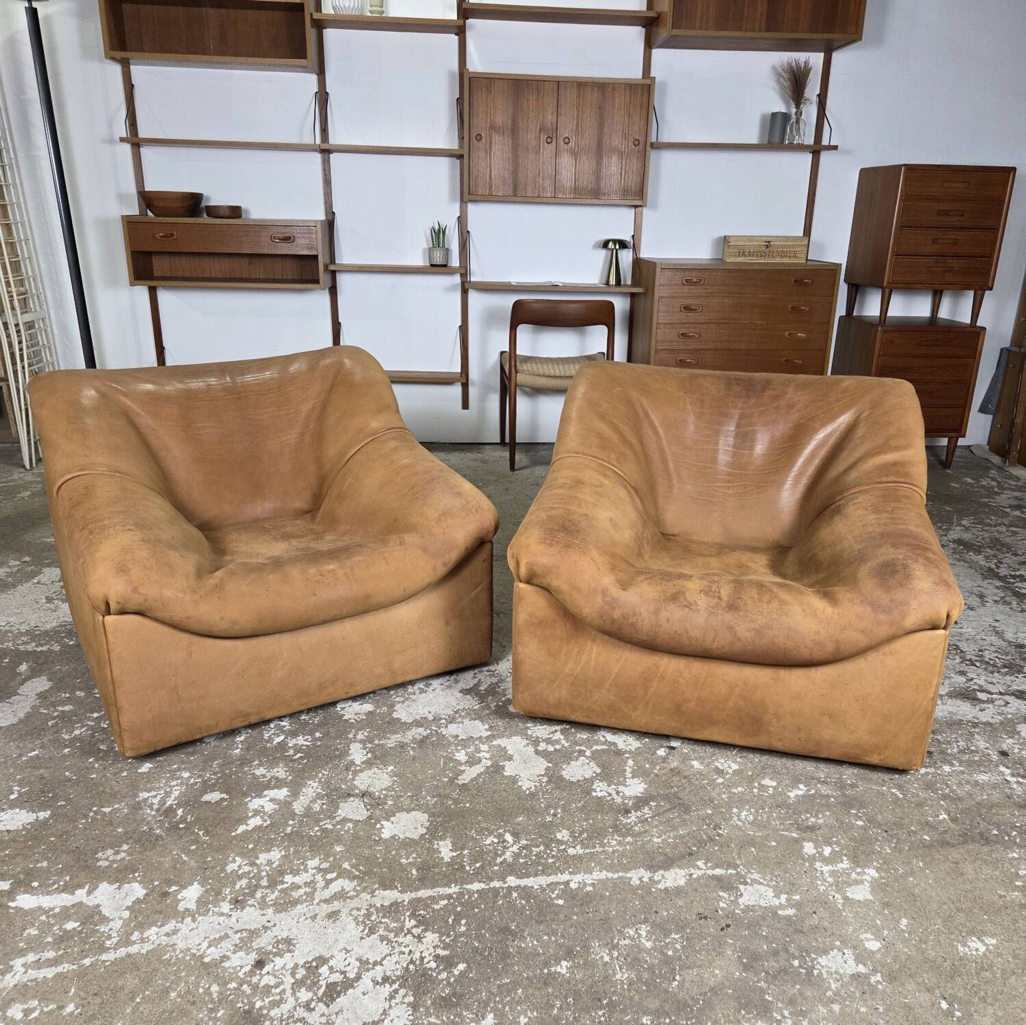 2 leather lounge chairs De Sede DS-46 vintage design from the 1970s