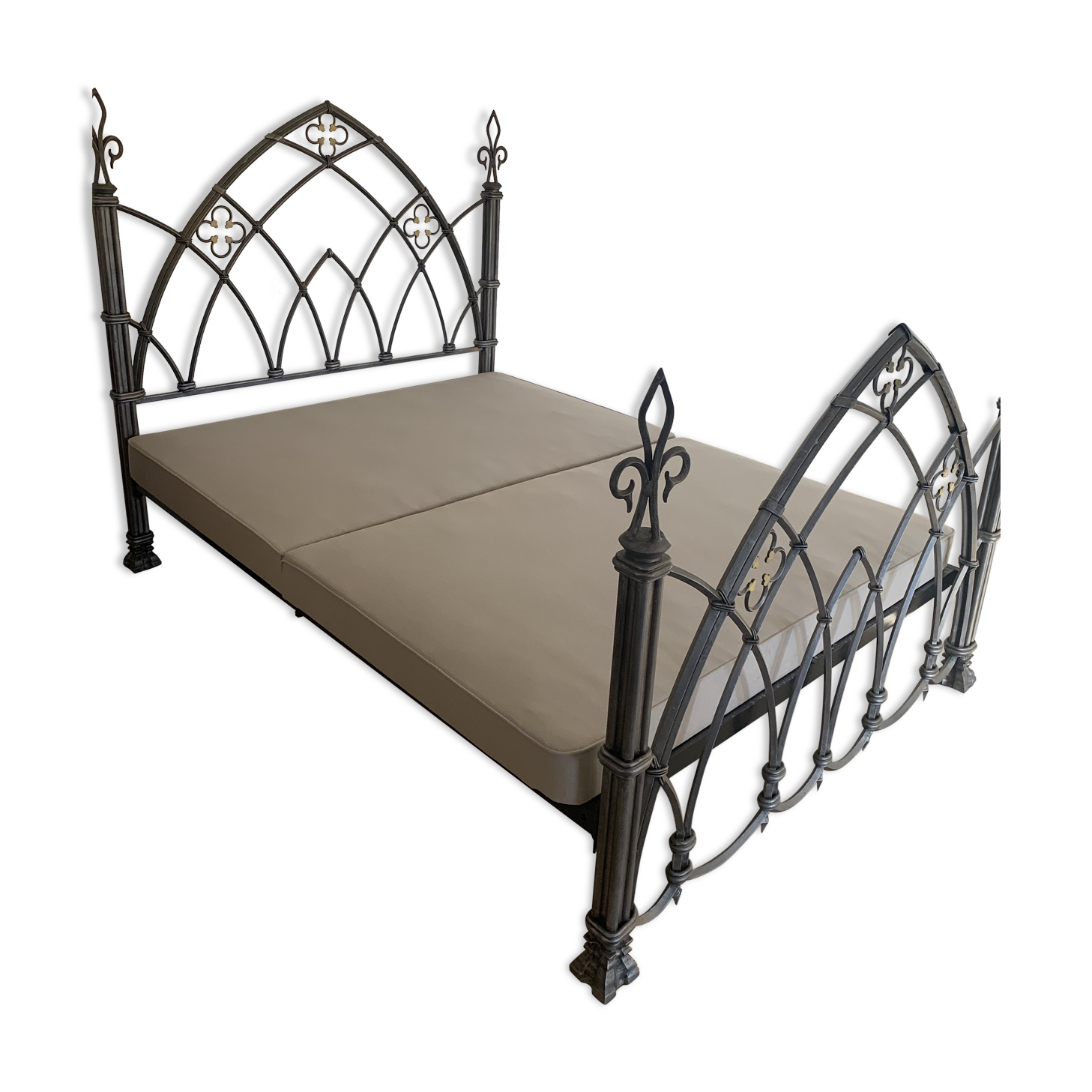 Two-seater wrought iron bed