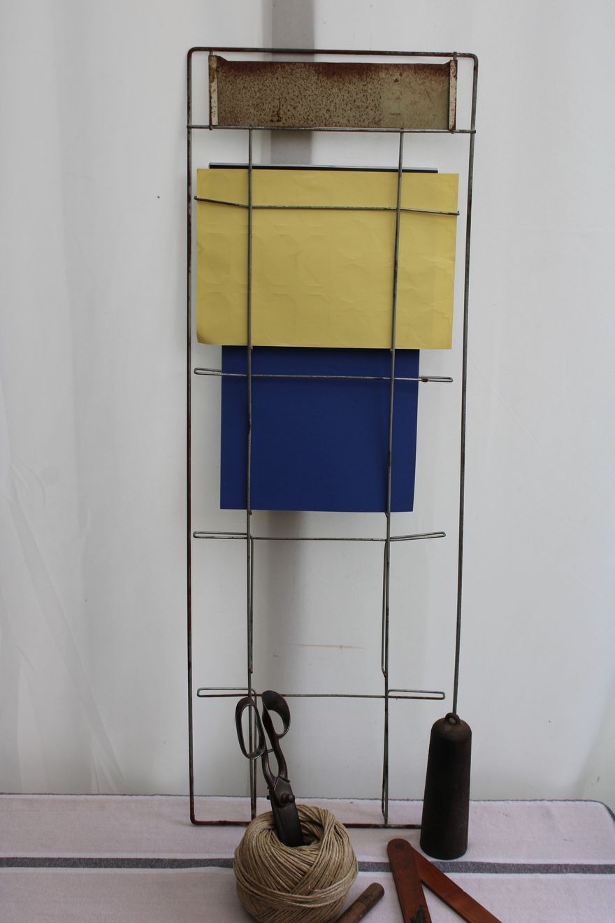 Former metal newspaper display