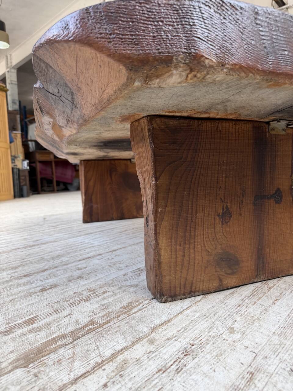 Table basse brutaliste artisanale 1950