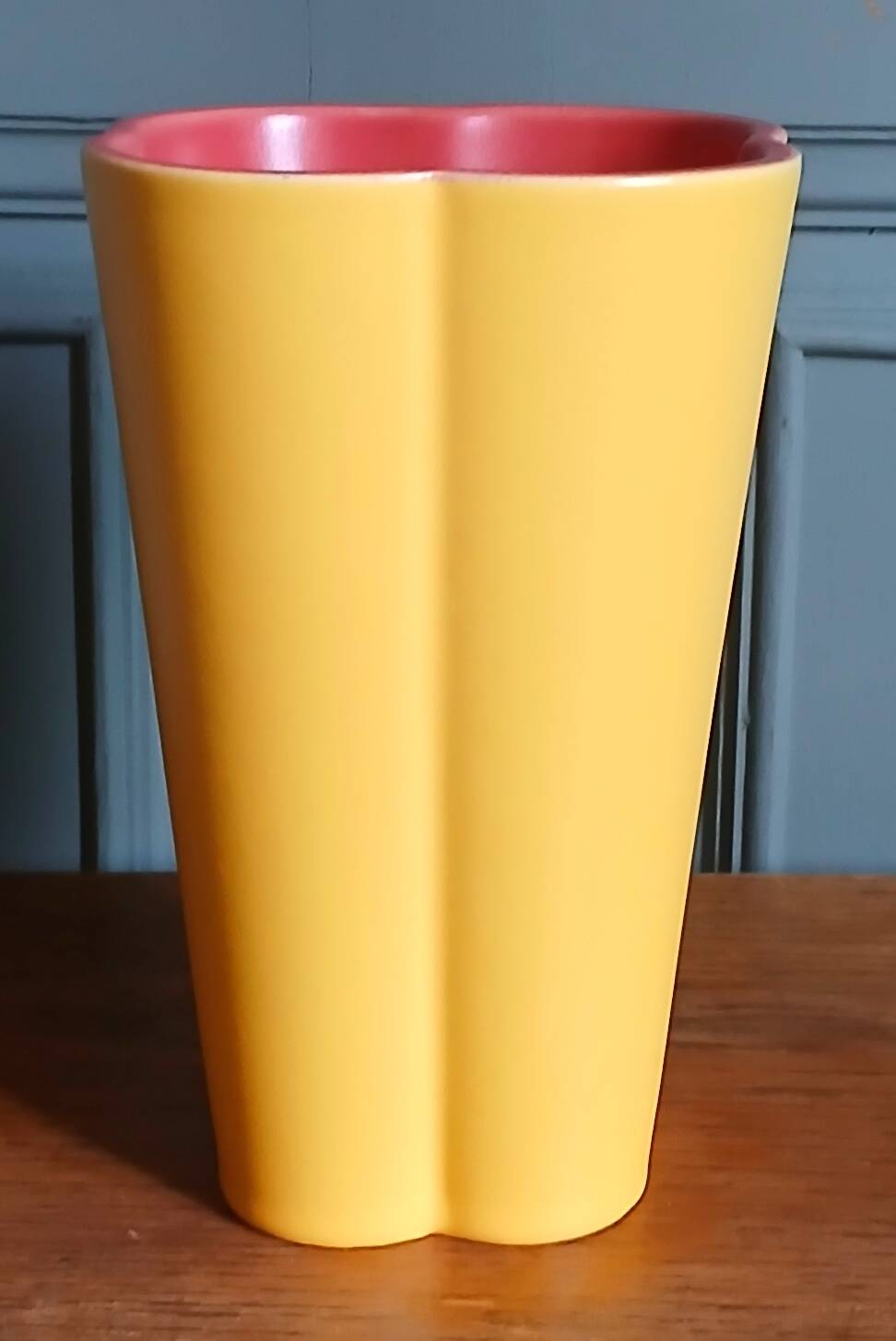 Bicolour vase in the spirit of India Mahdavi, circa 1990.
