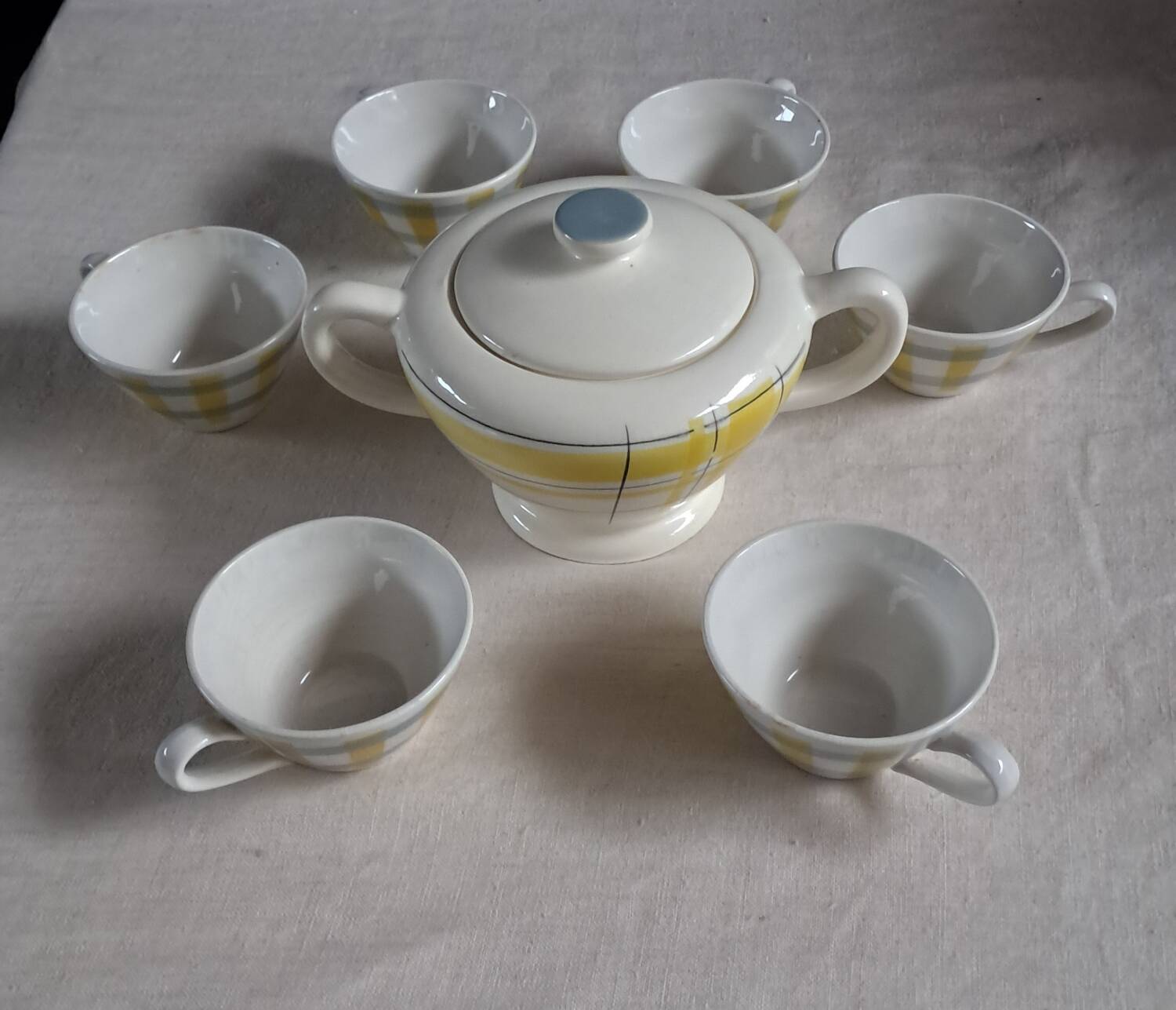 Cups and sugar bowl